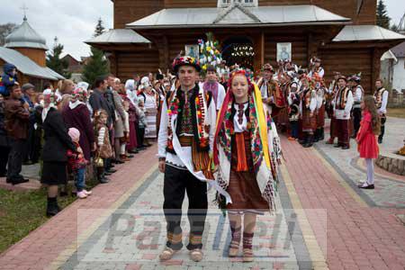 На "Буковелі" відгуляли українське весілля