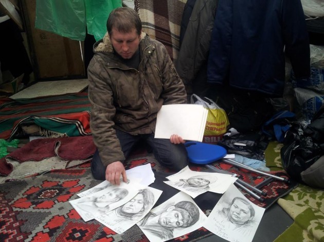 Прикарпатець малює портрети на Євромайдані