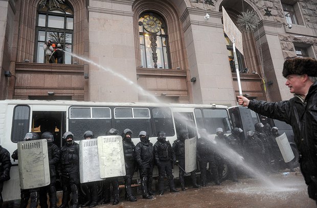Протестующие возвращать захваченные админитративные здания не собираются