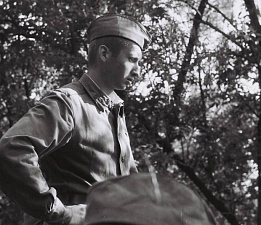 Турчинов опублікував фотографії своєї служби в армії