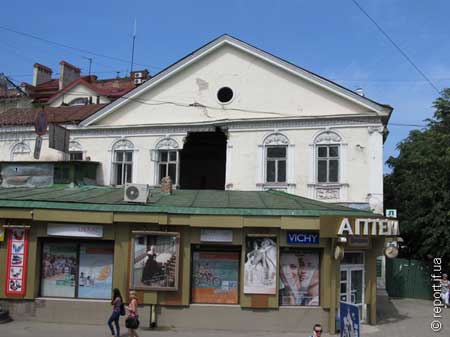 В Івано-Франківську сиплеться знаменитий будинок-пам’ятка