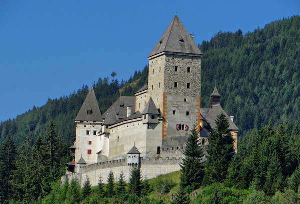 10 замків з привидами