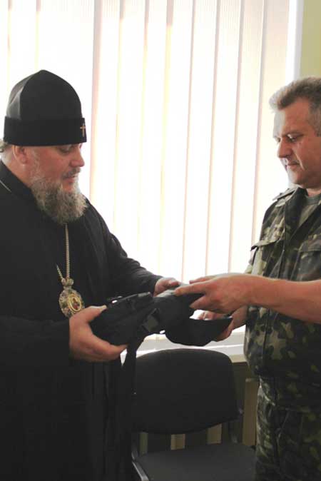 Митрополит Івано-Франківський і Галицький передав тепловізор та гуманітарну допомогу для Прикарпатського батальйону