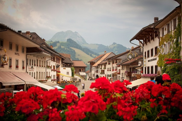 Одна з найбільш фотогенічних історичних сіл Швейцарії.