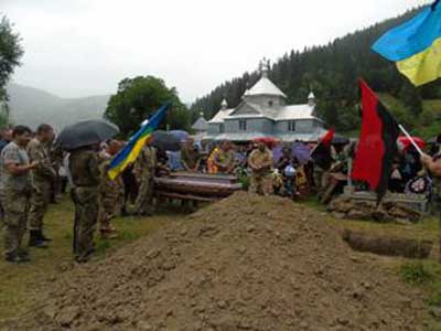 Прикарпатці провели в останню путь загиблого в АТО краянина 