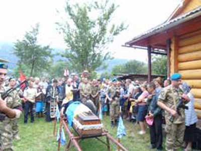 Прикарпатці провели в останню путь загиблого в АТО краянина 