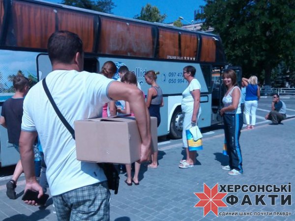 Дети участников АТО из Ивано-Франковской области больше получаса ждали губернатора Херсонщины Путилова