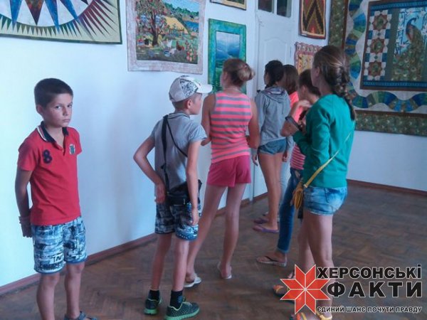 Дети участников АТО из Ивано-Франковской области больше получаса ждали губернатора Херсонщины Путилова