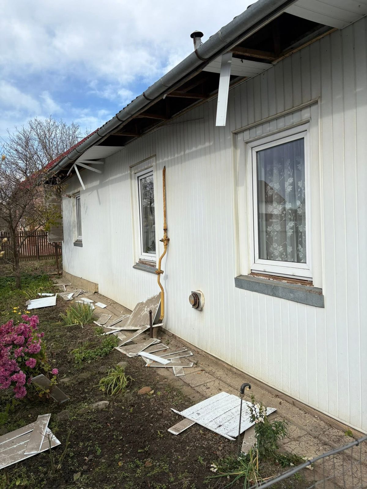 фото: пошкоджені будівлі