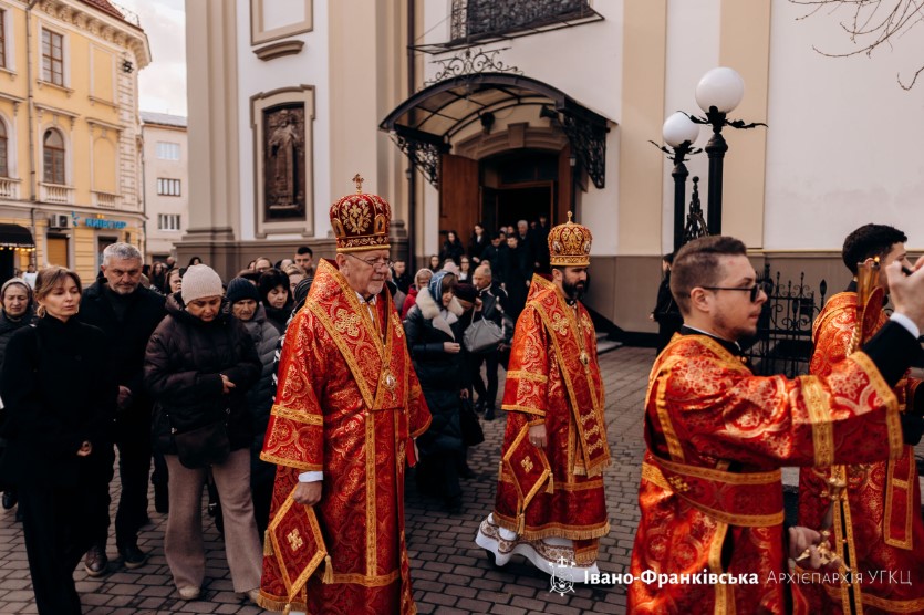 фото: Плащаниця