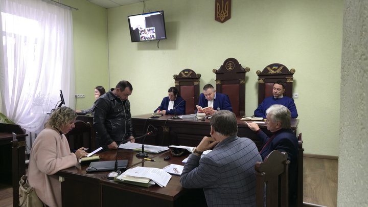 Другий ліворуч &mdash; другий потерпілий у справі про катування у Верховинському районному ТЦК та СП Леонід Бойчук, Коломия, 19 жовтня 2026 року. Суспільне Івано-Франківськ/Ольга Манзуля