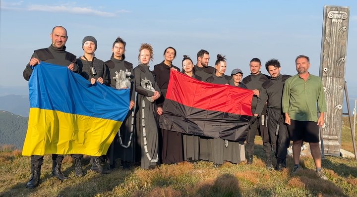 Актори Франківського драмтеатру на горі Піп Іван. Суспільне Івано-Франківськ